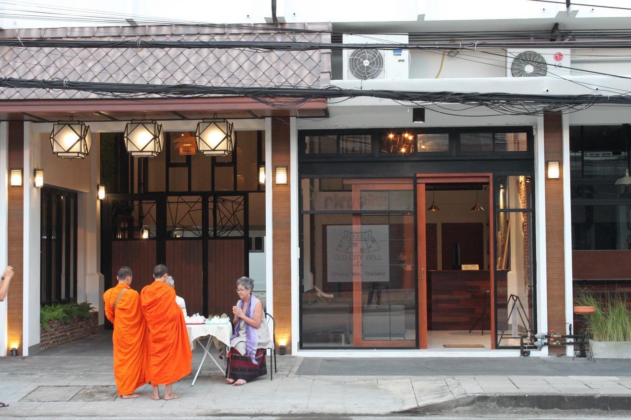 The Old City Wall Inn Chiang Mai Exteriör bild